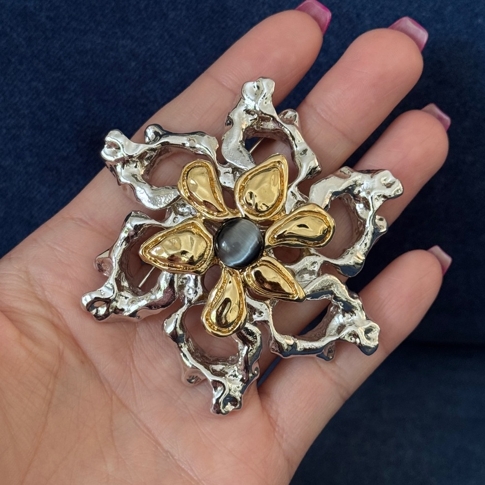St.‎ John Vintage Brooch